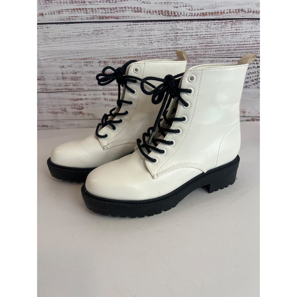 Forever 21 white faux leather lace-up combat boots White Black Size 5 1/2
